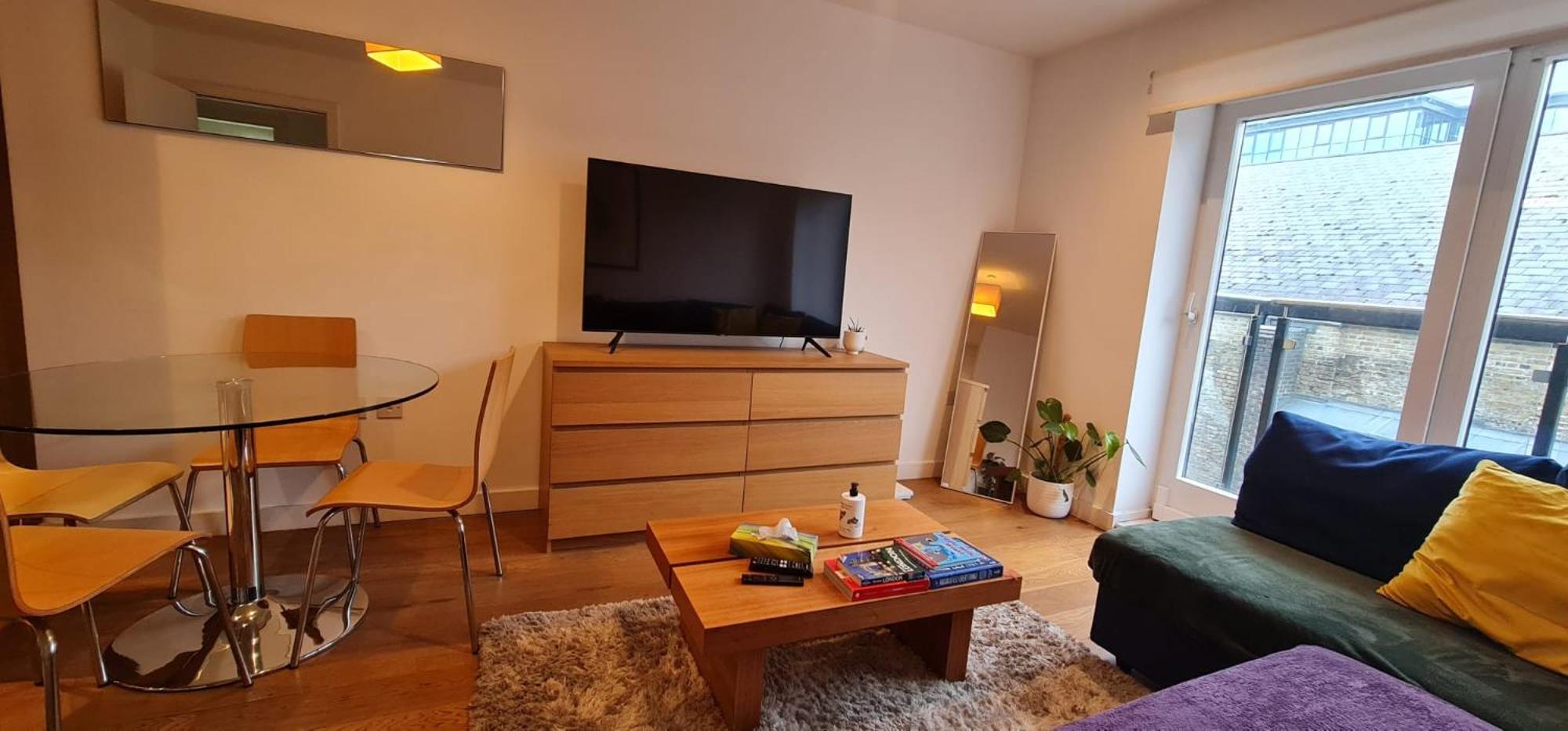 The Island & Cutty Sark Apartment *